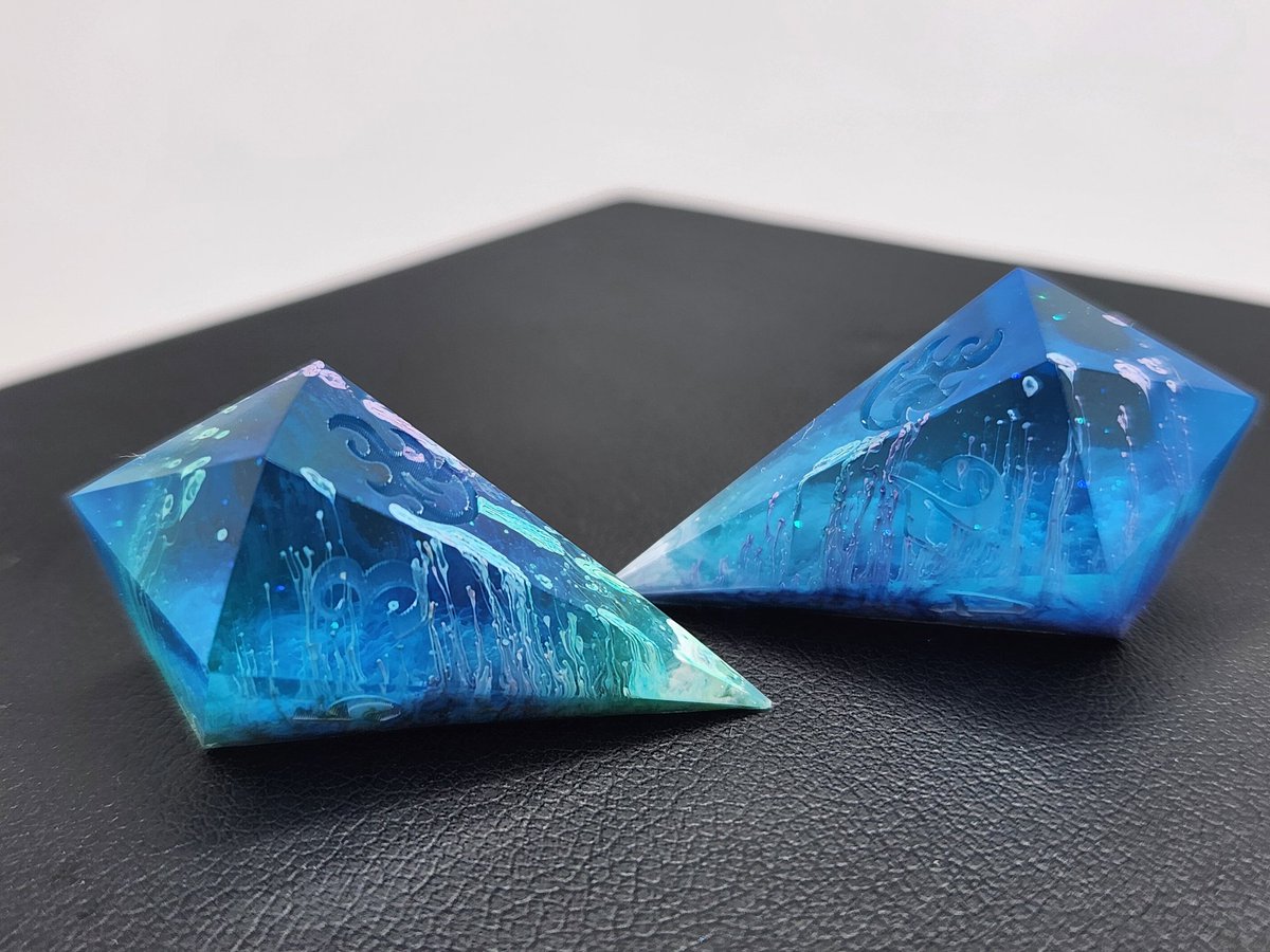 Sinnamon_Dice's tweet image. Petri Pour D6s are up in the shop!
#dnd #ttrpg #handmadedice #dice #dungeonsanddragons
etsy.com/shop/SinnamonR…