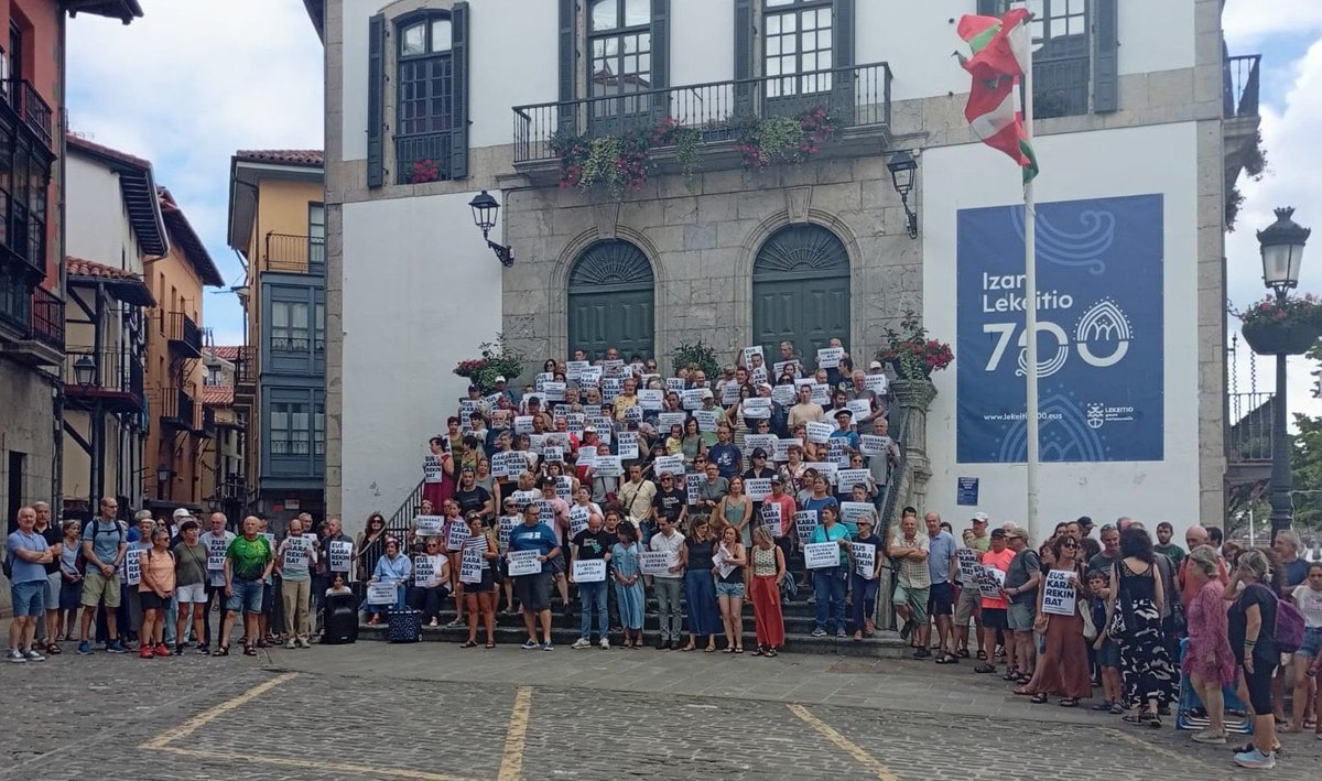 NacionsSEstat's tweet image. Euskararekin bat: Mobilitzacions a un centenar de viles contra el Tribunal Suprem espanyol que anul·la diversos articles del Decret 179/2019 que promovien la normalització del basc als ajuntaments després d&apos;un recurs del partit imperialista castellà Vox
orain.eus/eu/aktualitate…