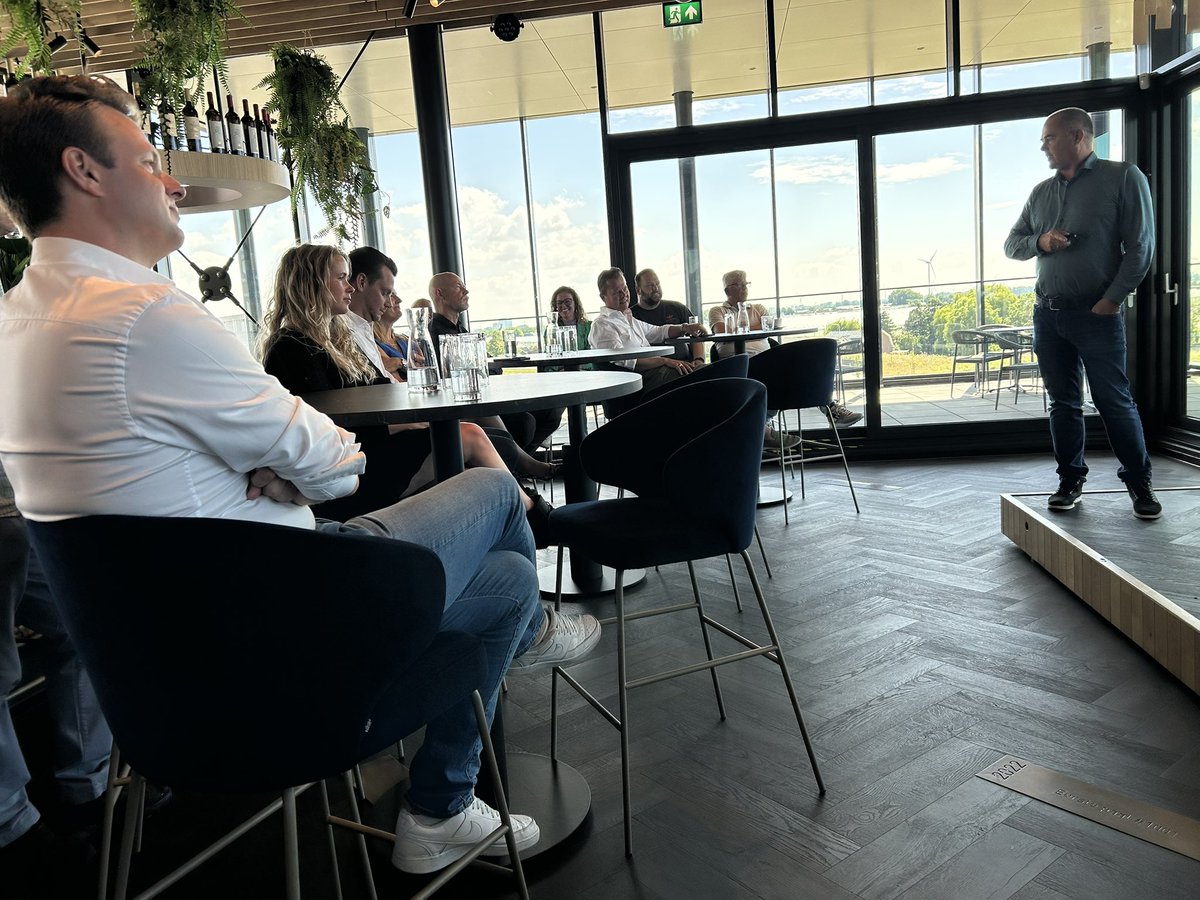 Roel Batelaan (@roelbatelaan) on Twitter photo Goed werkbezoek bij DAEL in Maasdijk gebracht. Samen met delegaties van <a href="/VVDWestland/">VVD Westland</a> , <a href="/VVDMaassluis/">VVD Maassluis</a> , <a href="/VVDMD/">VVD Midden-Delfland</a> en <a href="/baljeuj/">Jeannette Baljeu</a> werden er bijgepraat over de energiemarkt en de historie van het kwart eeuw oude bedrijf. 💪🏻 Goed werkbezoek bij DAEL in Maasdijk gebracht. Samen met delegaties van <a href="/VVDWestland/">VVD Westland</a> , <a href="/VVDMaassluis/">VVD Maassluis</a> , <a href="/VVDMD/">VVD Midden-Delfland</a> en <a href="/baljeuj/">Jeannette Baljeu</a> werden er bijgepraat over de energiemarkt en de historie van het kwart eeuw oude bedrijf. 💪🏻