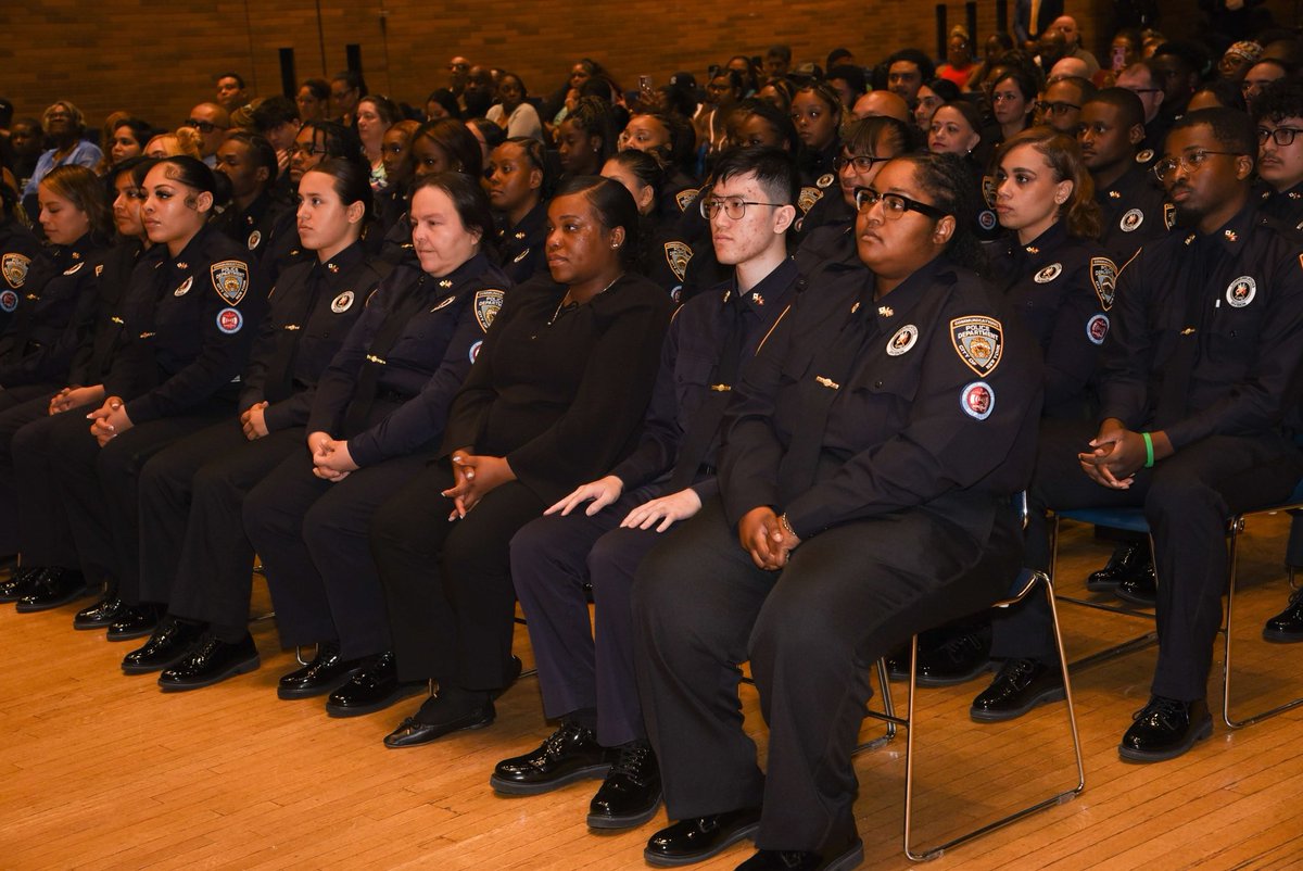 NYPDnews's tweet image. Congratulations to all of our newly sworn-in Police Communications Technicians.

These fellow New Yorkers are the first voice you hear when you call 911 for assistance.

Thank you for answering the call.