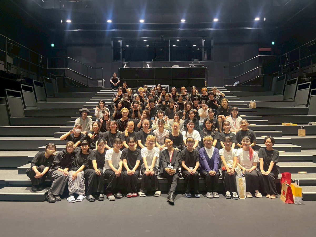 ダンスOPAL2025『Finks Ø』千穐楽。たくさんの皆様にご来場いただき、溢れるエネルギーに満ちた仕上がりとなりました。心より御礼申し上げます。引き続き、若き表現者たちへの暖かい応援を、どうぞよろしくお願いいたします。
#桜美林大学 #芸術文化学群 
#ダンスopal2025  #finks