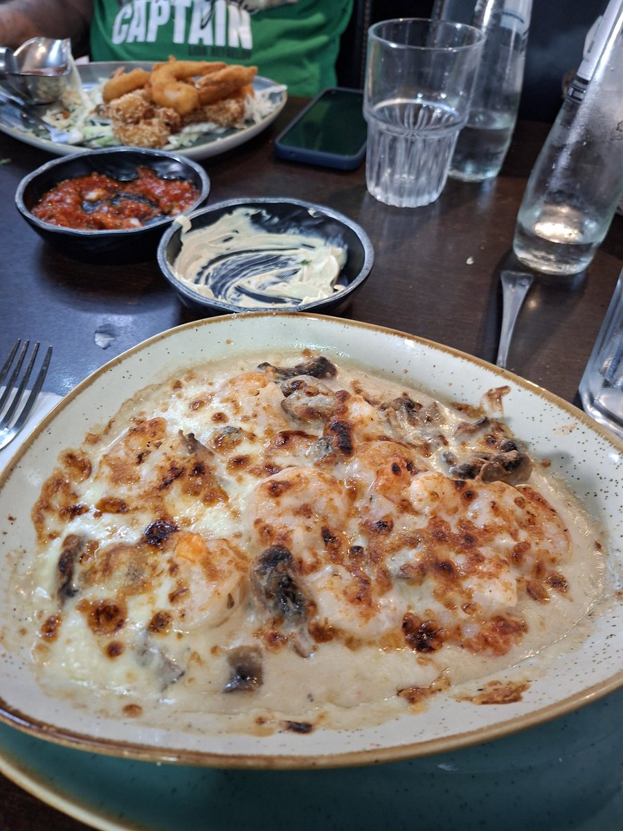 אני לא יודע מה יותר מוזר: שיש כזאת מנה שרימפס מוקרם או שהזמנתי אותה