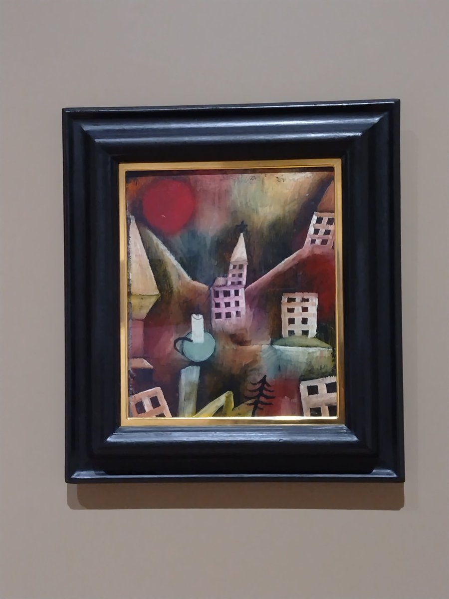 MdmLadle's tweet image. クレー展。第一次大戦で友人たちを失い、第ニ次大戦関連ではナチスから退廃芸術として迫害された芸術家。
もともと色使いが好きで以前の展覧会では主に可愛さを感じたけど、この選挙の前日には、その生涯や受け入れざるを得なかった生き方がどうであったかのほうを示唆的に感じてしまった。