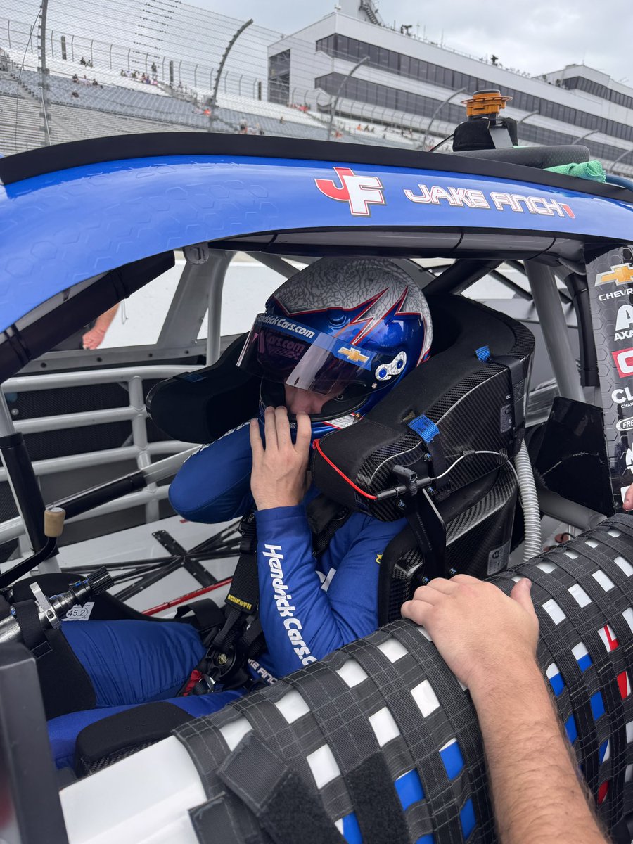 Hendrick17Team's tweet image. Getting closer to @jamessfinch making his qualifying run @MonsterMile