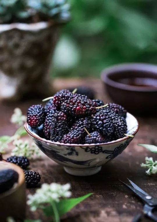 i_kookkkyy's tweet photo. 🍒توت سیاه یا توت‌فرنگی؟ https://t.co/gJ7vN2QCHZ