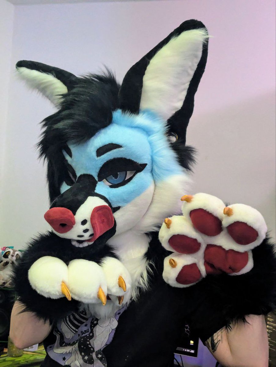 TaruApparel's tweet image. The very first of Taru's girlies, Niko!
Suit is now in the care of @foxymilku 💙✨
