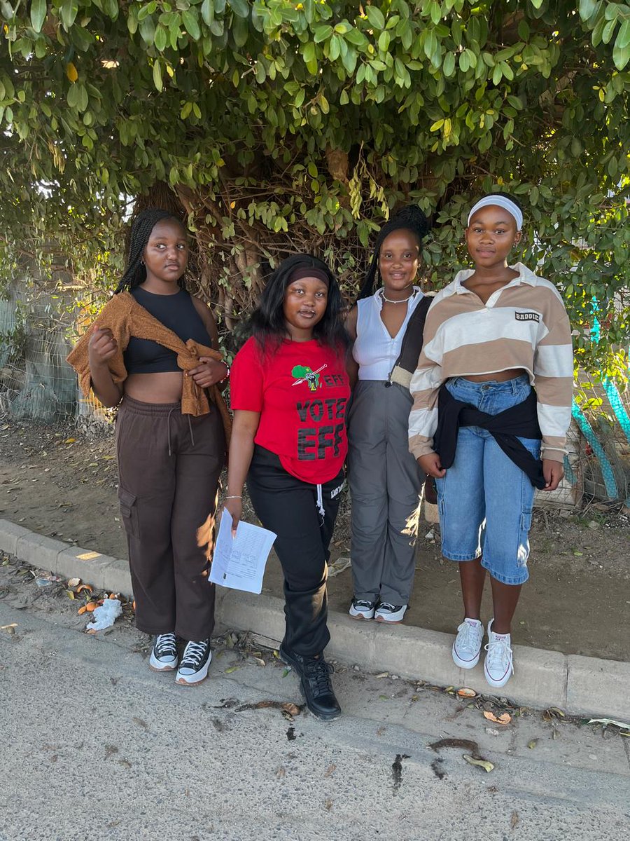 EFFYouthWC's tweet image. ♦️In Pictures♦️
EFF Youth Command Drankestain Subregion Youth Interim Leadership Core Member, Fighter Lerato Matsoso leading canvassing the Youth of Mbekweni towards the EFF 12th Anniversary Celebration happening in Khayelitsha Rugby Stadium.
#EFFTurns12