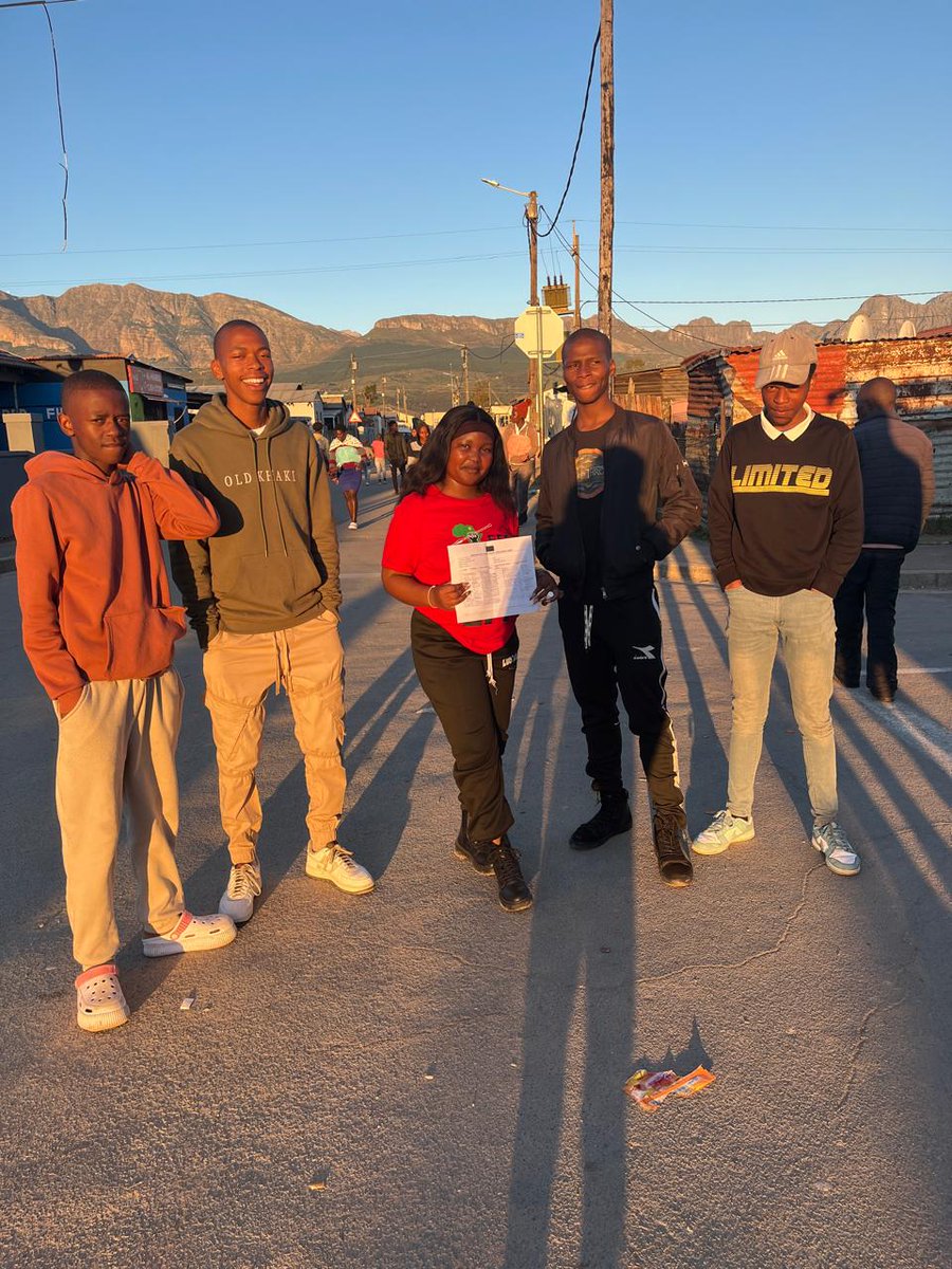 EFFYouthWC's tweet image. ♦️In Pictures♦️
EFF Youth Command Drankestain Subregion Youth Interim Leadership Core Member, Fighter Lerato Matsoso leading canvassing the Youth of Mbekweni towards the EFF 12th Anniversary Celebration happening in Khayelitsha Rugby Stadium.
#EFFTurns12