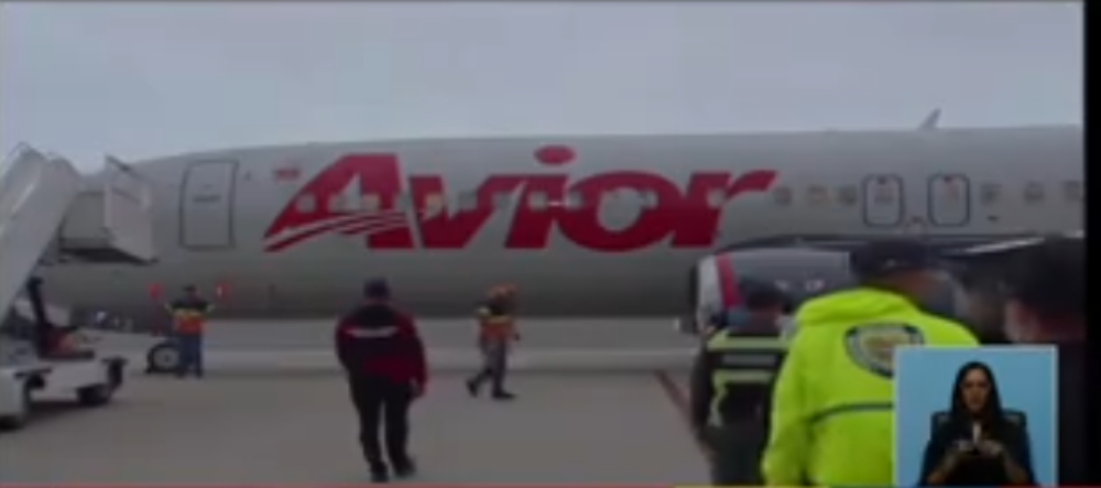 SurComex's tweet image. Llegaron a Venezuela 2 aviones con los 252 migrantes que estaban presos en El Salvador
revistamaritima.com/2025/07/19/not…
@MFuentesP
@maritimaport
@lavenezuelazul