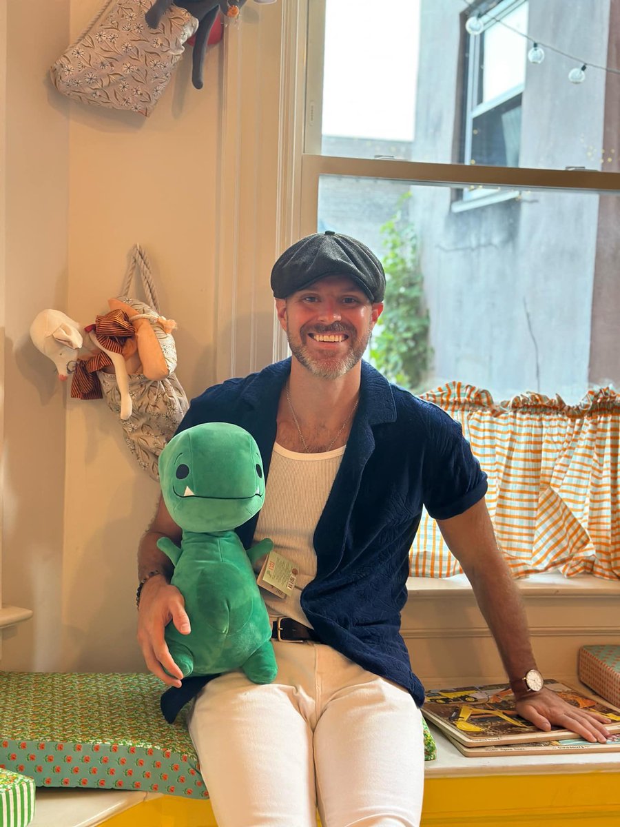 dustdancestoo's tweet image. I’ll be in Lancaster city today (2pm) at Nooks Bookstore reading Tiny T. Rex and the First-Day Oopsies!
Stop by for a storytime, signing, snacks and more!
Hope to see you!