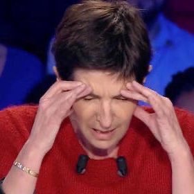 Jeudi, Mayer a vidé la cagnotte commune de 20.001€ en disant « le secret avant tout », pour finalement abandonner le LENDEMAIN. Pourquoi ?? #SecretStory