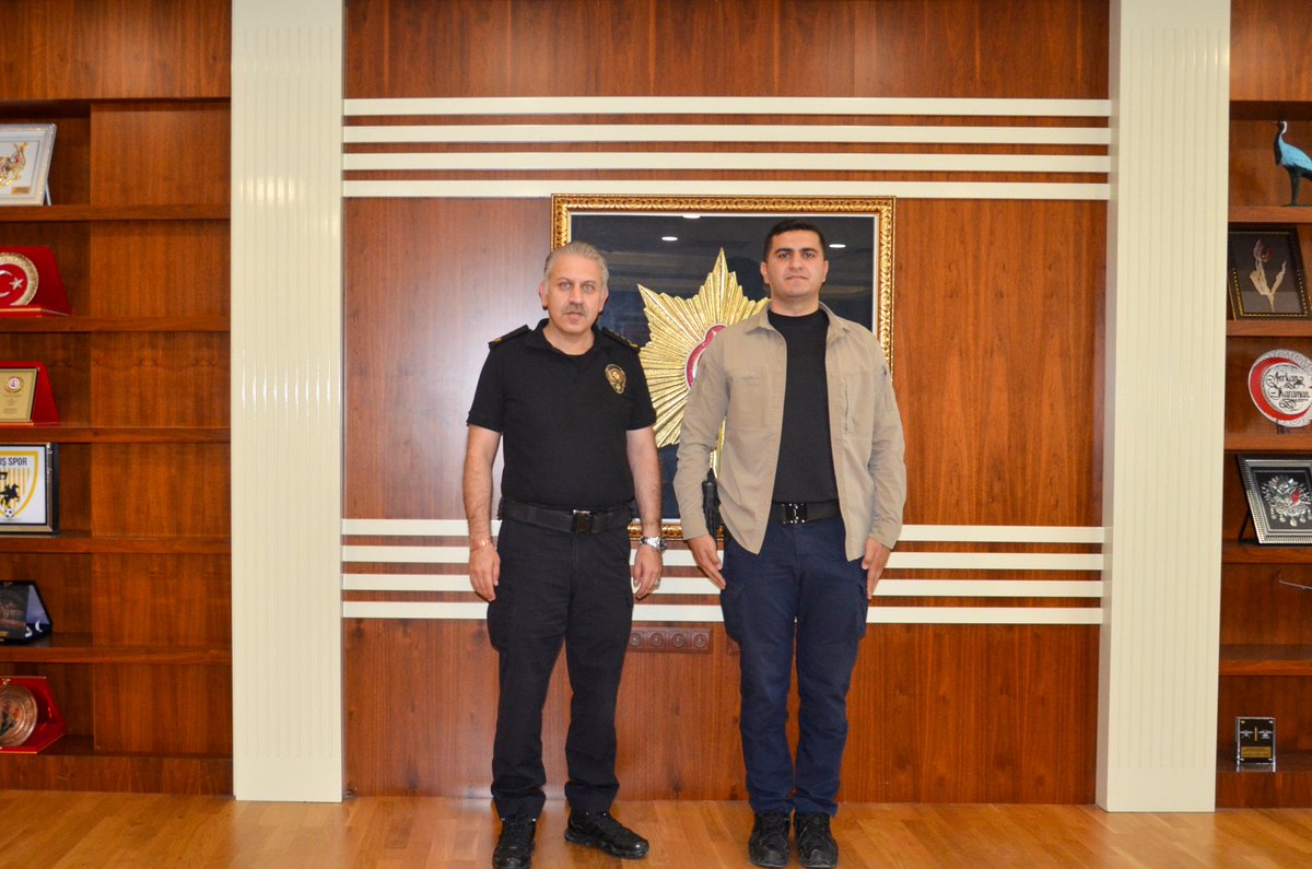 İl Emniyet Müdürümüz Sn. Serkan KARAMAN,Müdürlüğümüzde görevli iken farklı illere tayin olan 2. Sınıf Emniyet Müdürü Burak Hayrettin DOĞANSOY, Başkomiser Ömer AÇIKGÖZ ve Polis Memuru Murat Cenk SANDAL'a,Katkılarından dolayı teşekkür ederek yeni görev yerlerinde başarılar diledi.