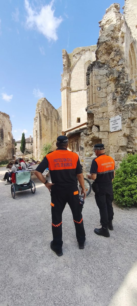Protección Civil Burgos (@pcivilburgos) on Twitter photo Días de gran número de peregrinos en #CaminodeSantiago. Informamos a todos los caminantes 🚶♂️➡️🚶➡️🚶♀️➡️🚶➡️del riesgo extremo de 🔥🔥.
<a href="/112cyl/">112 Castilla y León</a>
<a href="/jcyl/">Junta de Castilla y León</a> <a href="/irenecortesc5/">Irene Cortés Calvo</a> Días de gran número de peregrinos en #CaminodeSantiago. Informamos a todos los caminantes 🚶♂️➡️🚶➡️🚶♀️➡️🚶➡️del riesgo extremo de 🔥🔥.
<a href="/112cyl/">112 Castilla y León</a>
<a href="/jcyl/">Junta de Castilla y León</a> <a href="/irenecortesc5/">Irene Cortés Calvo</a>