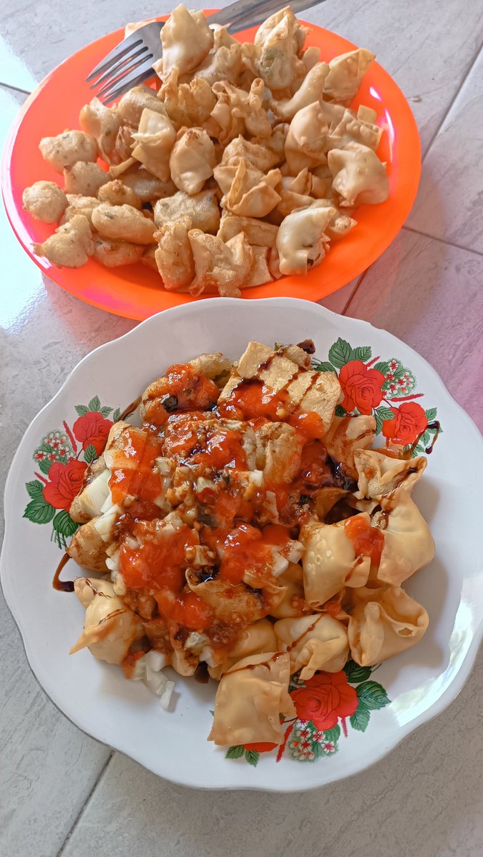 iseng² upload ke sini ah. 
tadi siang bikin batagor with astri (tetangga sebelah).