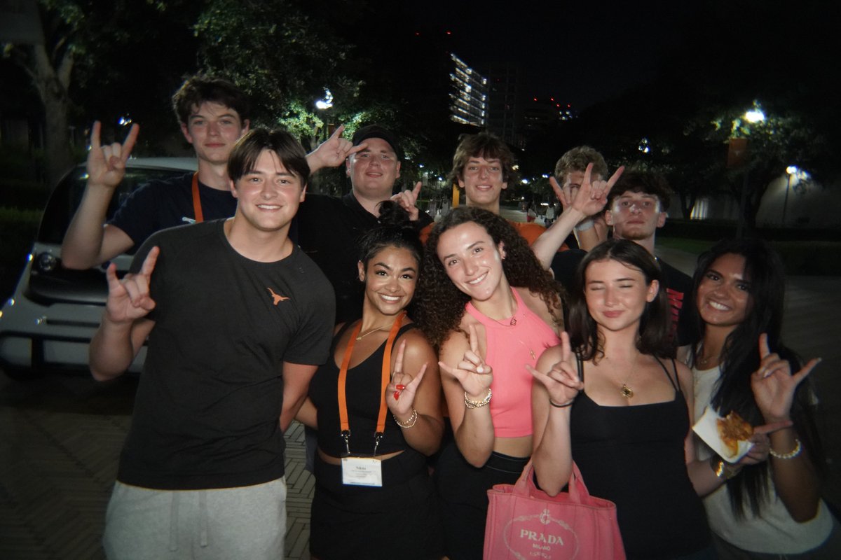 UTorientation's tweet image. This week, we wrapped up our final May/June/July session of freshman Longhorn Orientation. 🎉Congratulations to #UT29 for registering for your first term of classes. Session 7 highlights are now live on our Facebook. See y'all in the Fall! 🤘