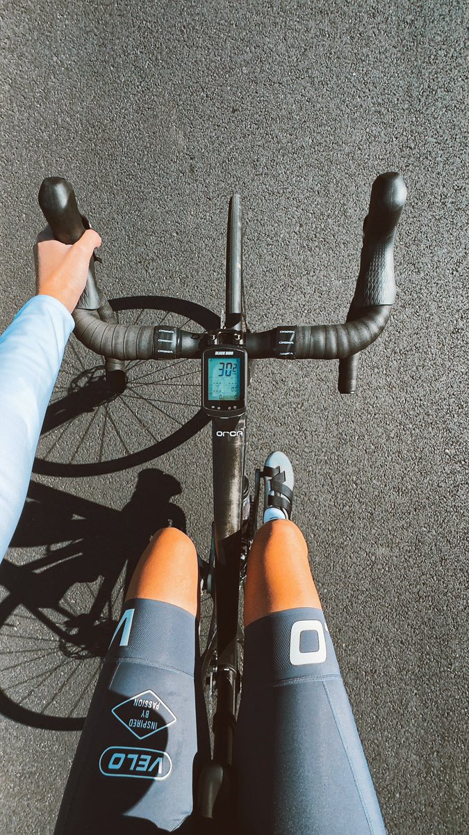 Yolandi_Muller's tweet image. NEW BIKE DAY 🖤🪽✨ 

Officially part of the Roadies club now!! Loving my ORBEA ORCA M40 🚲

Wearing the best Cycling Clothing Veloracer Custom Cycling Wear 🤍

Orbea • MET Helmets • Fizik

#veloracercustom #lookprorideslow #kitdoping
#cyclingwear #cyclingapparel