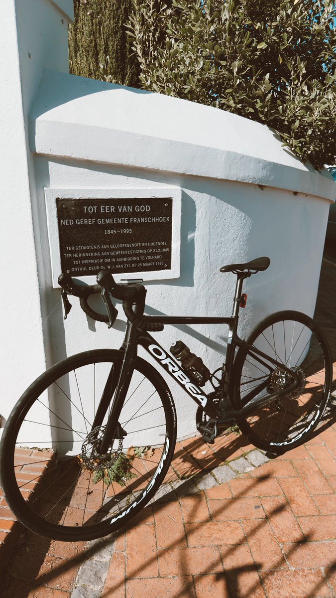 Yolandi_Muller's tweet image. NEW BIKE DAY 🖤🪽✨ 

Officially part of the Roadies club now!! Loving my ORBEA ORCA M40 🚲

Wearing the best Cycling Clothing Veloracer Custom Cycling Wear 🤍

Orbea • MET Helmets • Fizik

#veloracercustom #lookprorideslow #kitdoping
#cyclingwear #cyclingapparel