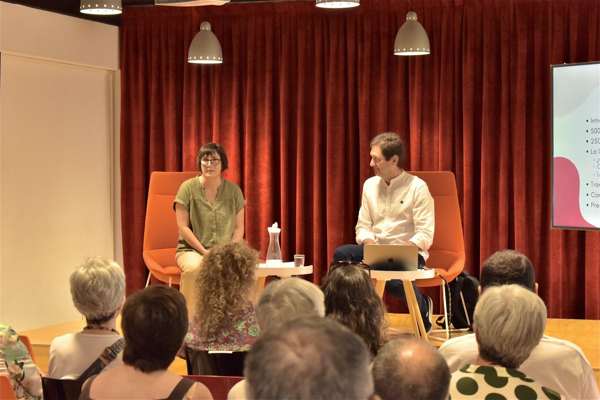 La Casa de la Lectura acogió ayer la charla “La Catedral de Segovia: 500 años de Música”.
Los músicos e investigadores Marian Serrano y Enrique Parra hablaron sobre su labor de recuperación de la Misa para la colocación del Altar Mayor, iniciada por la investigadora Alicia Lázaro