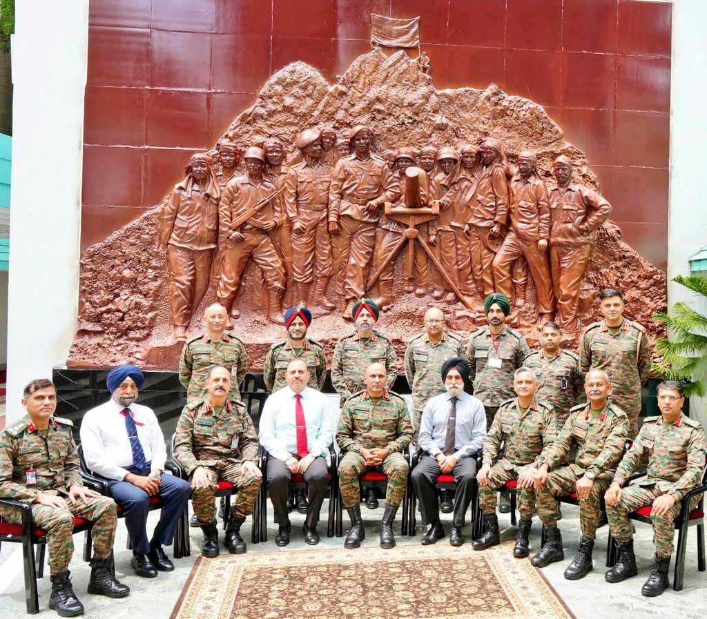 NorthernComd_IA's tweet image. Lt Gen Pratik Sharma, #ArmyCdrNC chaired a pivotal meeting including reps on VC mode from all over #NorthernCommand to assess progress on initiatives undertaken for upliftment of Ex-Servicemen (ESM) community.
He appreciated the tireless efforts of all stakeholders and urged…