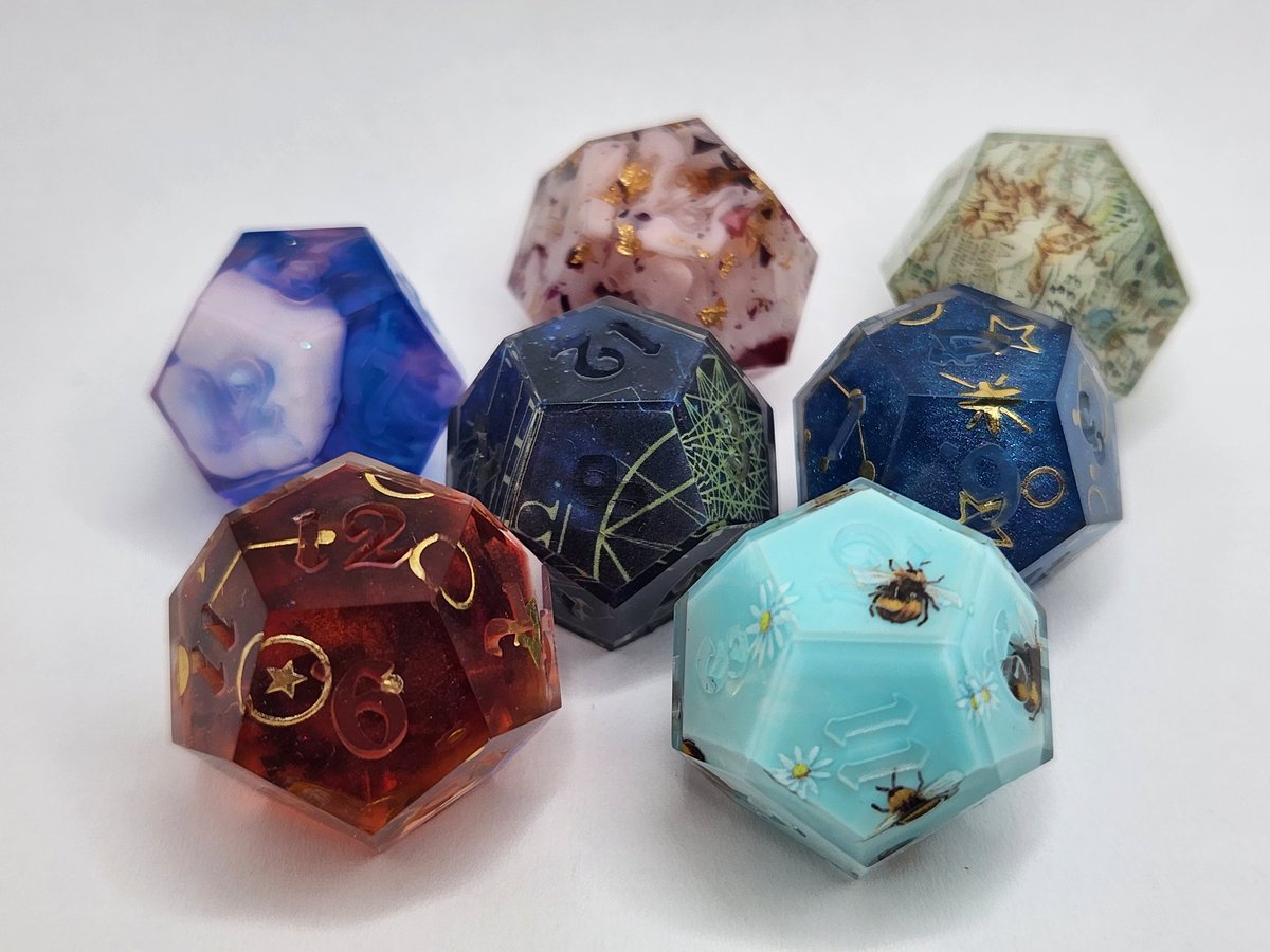 Sinnamon_Dice's tweet image. Added some single D20s and D12s to the shop.
All Dice will be painted upon purchase with any chosen color.
#dnd #ttrpg #handmadedice #dice #dungeonsanddragons