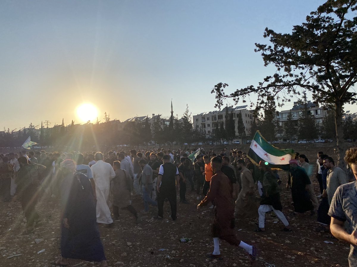 hannadavis341's tweet image. yesterday around 7pm, arrived in Aleppo to dozens of armed tribal members preparing to fight in Sweida