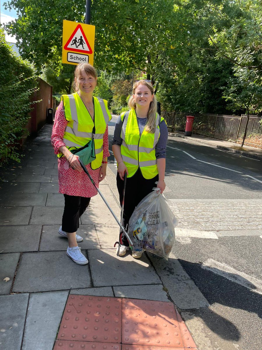 Sharon Hardwick 💙💛🌹🇮🇪🇪🇺🇺🇦 (@shazknit) on Twitter photo The rain finally stopped and <a href="/CescaReynolds/">Francesca Reynolds</a> and I joined #WHAT volunteers to do another community litter pick. Thanks to everyone involved today volunteering their time and energy to keep #WestHampstead tidy. 🚮♻️🗑️ The rain finally stopped and <a href="/CescaReynolds/">Francesca Reynolds</a> and I joined #WHAT volunteers to do another community litter pick. Thanks to everyone involved today volunteering their time and energy to keep #WestHampstead tidy. 🚮♻️🗑️