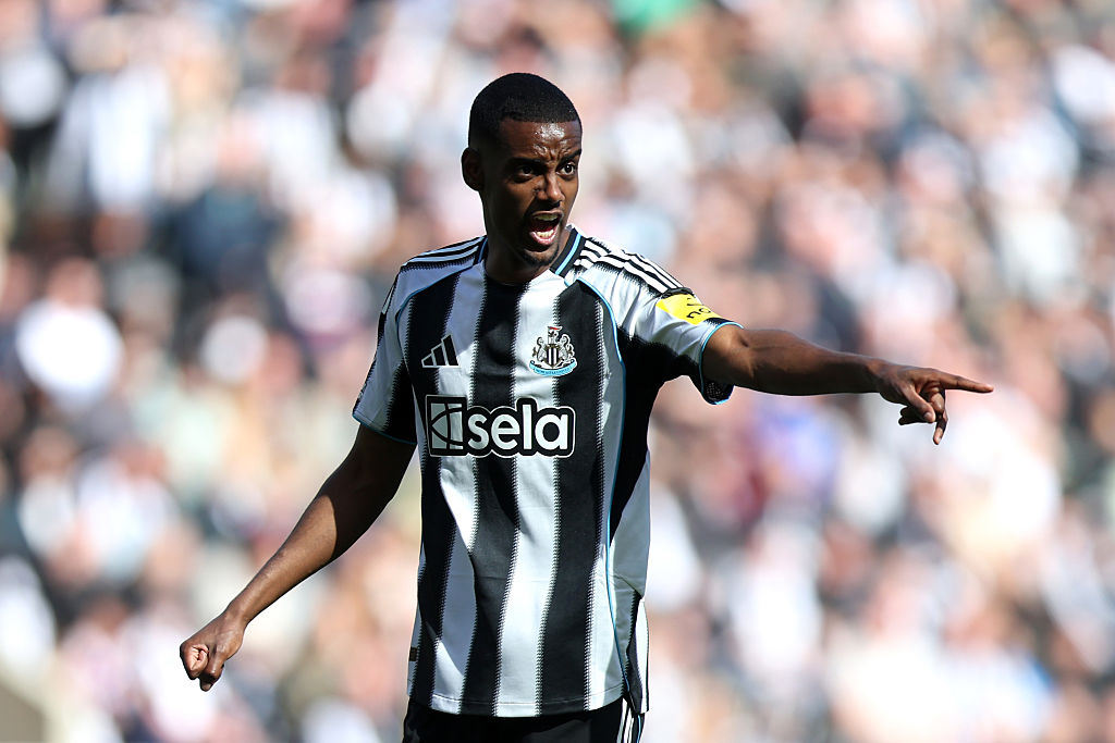 DomScurr's tweet image. Eddie Howe confirms Alexander Isak didn't make the trip to Celtic due to the speculation surrounding his future.
Said it 'wasn't fair' to have the player sitting in the stands.
The Newcastle boss expects Isak to make the trip to Asia for the matches against Arsenal and Spurs.