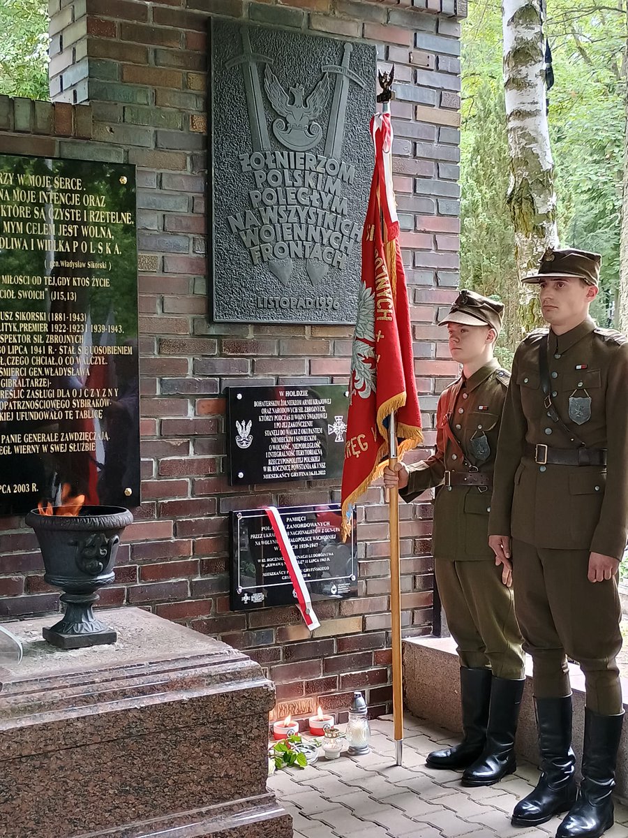 ZZNSZSzczecin's tweet photo. Podczas gryfińskich obchodów 82. rocznicy Rzezi Wołyńskiej odsłoniliśmy tablicę Wołyńską poświęconą Polakom pomordowanym przez OUN i UPA na ziemiach wschodnich II Rzeczypospolitej Polskiej.
🦎🇵🇱🐺
#ZwiązekŻołnierzyNSZ #NarodoweSiłyZbrojne #ZJ #Idea #ZŻNSZ https://t.co/eC3pLLXol5