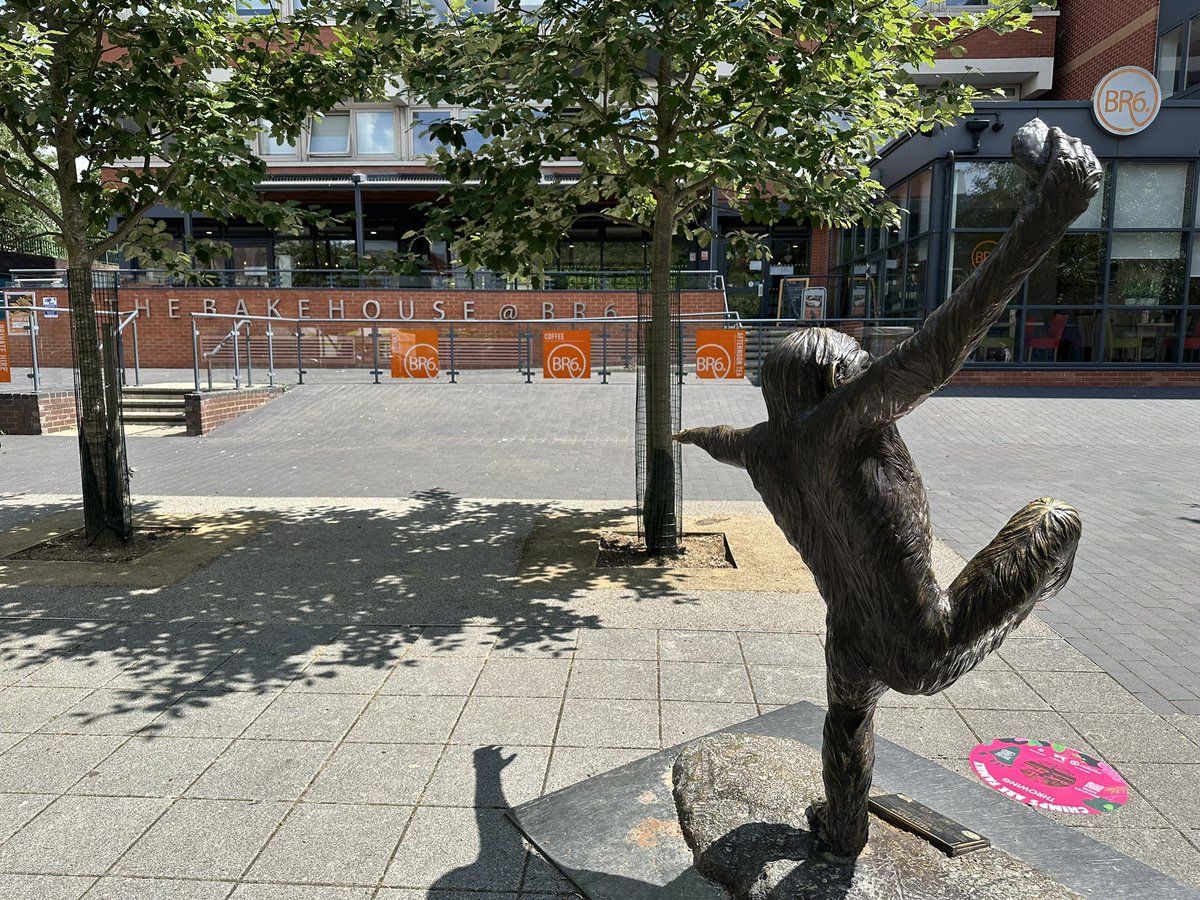 samparrett1's tweet image. Can’t think of a better reason to visit Orpington this summer than lunch in @BR6Restaurant @LSEColleges and a walk to see these amazing sculptures &amp;amp; read their stories - connecting the town to the families that live in our local community. #placematters #civiceducation - well…