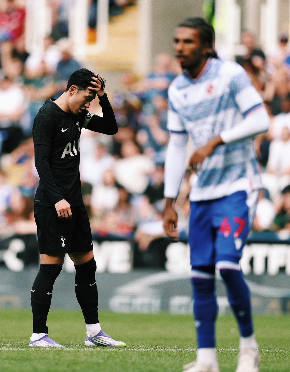 readingfclens's tweet image. Ashqar Ahmed pocketing Son was not on my bingo card for today 😮💨 // #readingfc
(📸:Getty)