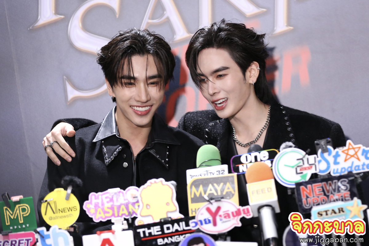 jiggaban_news's tweet image. “เพิร์ธ ธนพนธ์ - แซนต้า พงศภัค”
Fancon คู่กันครั้งแรก พร้อมซัพพอร์ตกัน
น้องอยากทำอะไรพี่ได้หมด
ตั้งใจกับงานนี้มากๆ อะไรไม่เคยเห็น ได้เห็น
&gt;&gt;&gt; youtu.be/N_3FezskbJg &lt;&lt;&lt;
PERTHSANTA FIRSTTIME
#PerthSantaFanconD1
#PerthSantaFancon
#PerthSanta #เพิร์ธแซนต้า
#PerthTanapon #Santapp