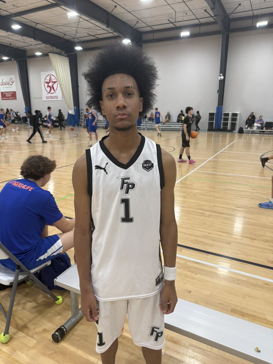 Barack Jones is an underrated lead guard with Future Prep to keep eyes on. Tight with the handle and very smooth getting downhill and getting paint touches. Crafty finisher in traffic. #PhenomSummerHavoc