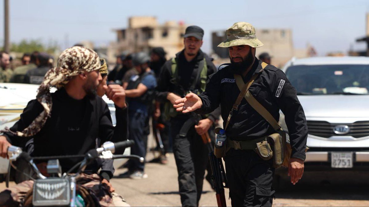syrianmoi's tweet image. تنفيذاً لبنود الاتفاق، بدأت قوات الأمن الداخلي انتشارها في قرية المزرعة بريف السويداء الغربي
#الجمهورية_العربية_السورية
#وزارة_الداخلية