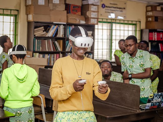 AcesKnust's tweet image. A visit to Asanteman SHS ๐ฅ๐ฅ
๐ The fourth session was about the Virtual Reality Experience ๐ฅ๐.
The students had the opportunity to have the feel of what the virtual reality looks like.
There was a whole lot of fun alongside ๐ฏโจ๏ธ๐ฅ