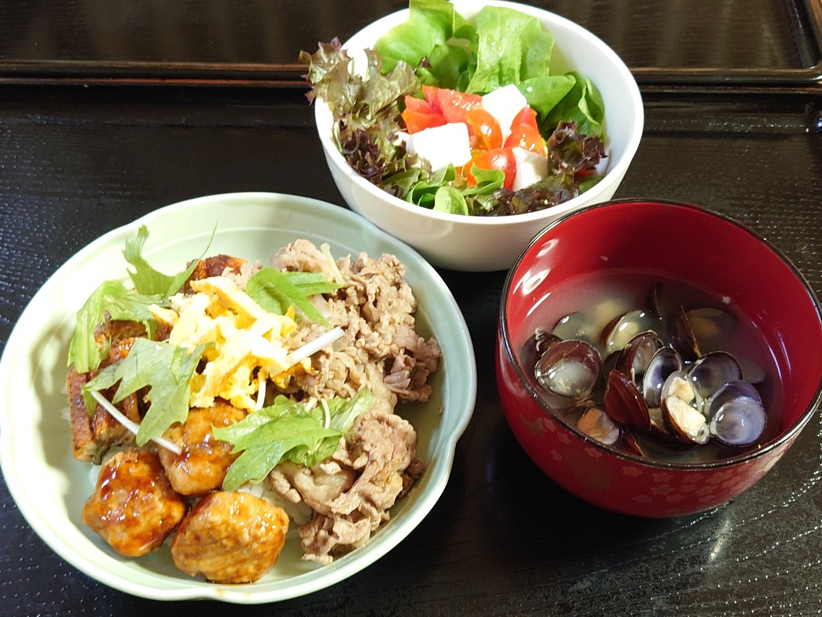 Tomi_01_26's tweet image. おつかれさまです🙇
うな牛丼
しじみのみそ汁
豆腐サラダ
うなぎ、うなぎつくね、牛すき煮を乗せた丼です🍚
元気が出ました💪
#おうちごはん
#土用丑の日