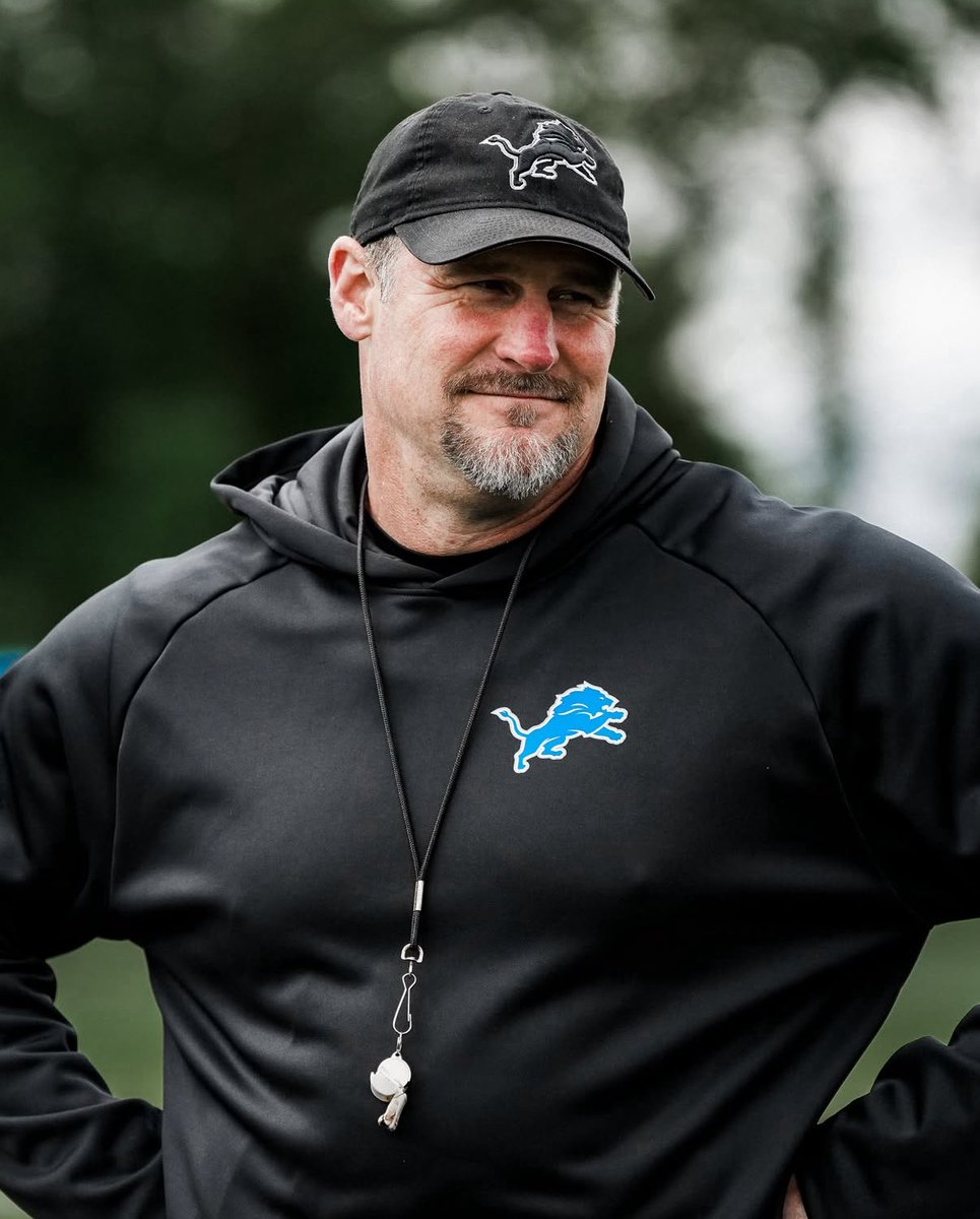 tonydombrowski's tweet image. ROOKIES REPORTED TO TRAINING CAMP WEDNESDAY. VETERANS REPORT TODAY. THE DETROIT LIONS ARE BACK! 馃馃敟
#OnePride
馃摳: @Lions