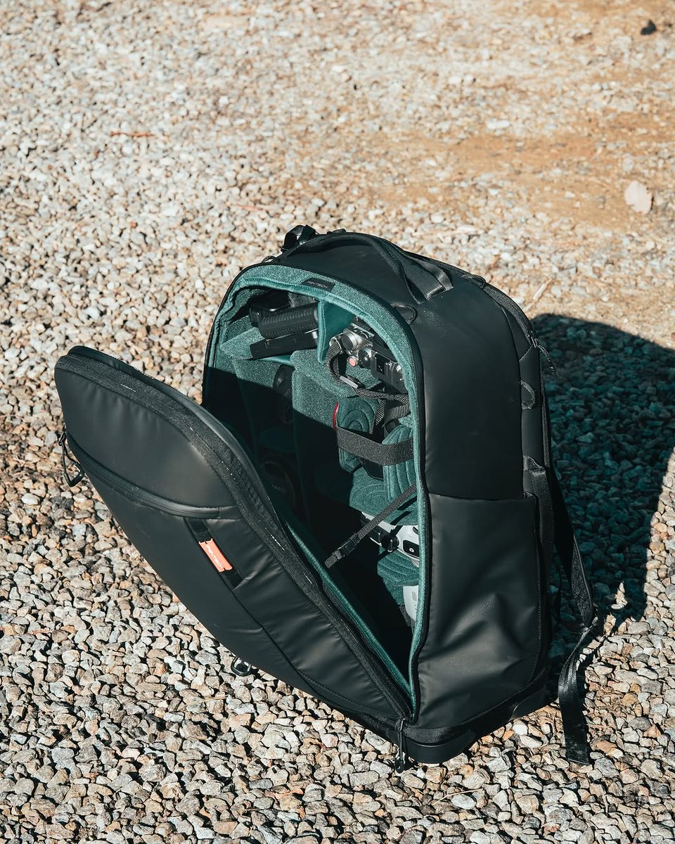 PGYTECH_global's tweet image. 🌿 Rolling through the greens, over gravel, and into the wild.
PGYTECH's Roller Camera Backpack—your smooth ride for every shoot. 🎒
@baeko_travel

#pgytech #camerabackpack #camera #rollerbackpack #photography #videography #sony #canon #nikon #dji #capturethesky #travelandshoot