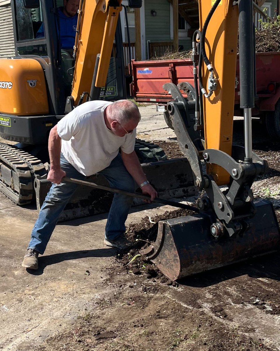 Chronic back pain left OrthoIndy spine patient Eddie struggling with daily tasks. As he noticed his independence slipping away, he also began to lose hope.

But after a procedure with OrthoIndy spine surgeon Dr. John Dietz, Eddie got his life back: bit.ly/3GxnbQL