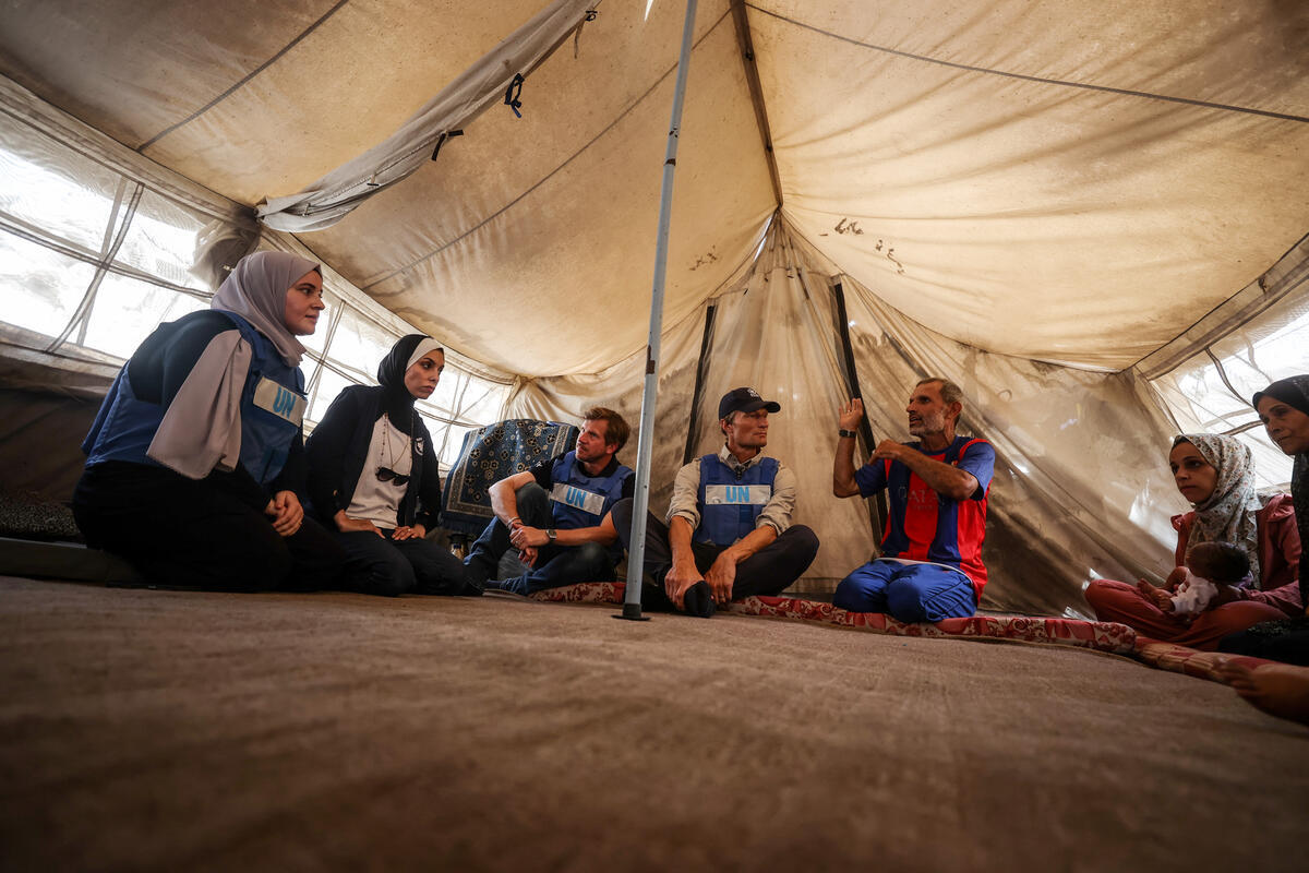 WFP's tweet image. Naem Ahmed's family hugged the last bag of WFP wheat flour they received - a small celebration amid desperate conditions.
Everyone in #Gaza is hungry.
It's time to flood the Strip with food and reach ALL families, everywhere - safely and without interruption.