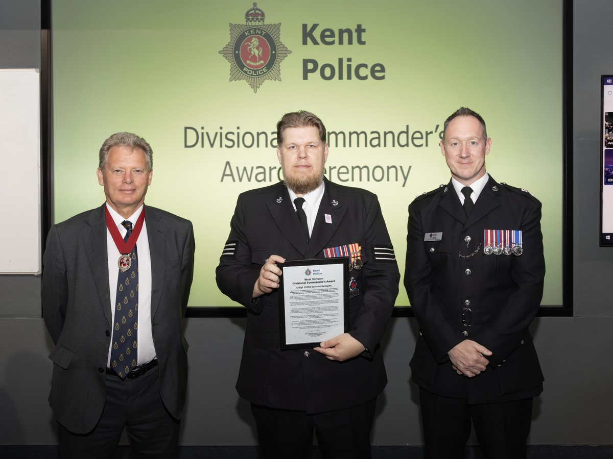 kent_police's tweet image. The recent West #Kent Divisional Commander’s Awards ceremony recognised outstanding achievements of our officers in the west of the county.
Find out more: kent.police.uk/news/kent/late…