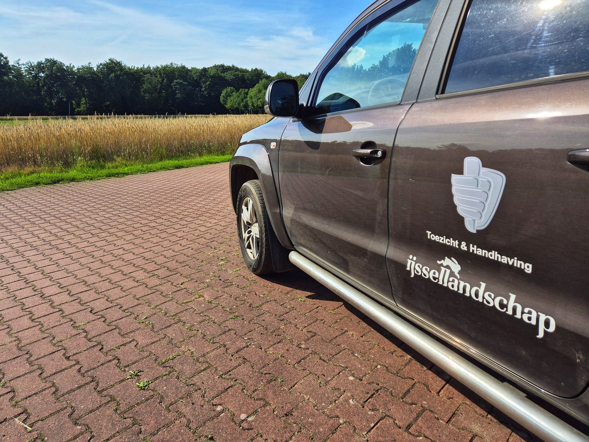 DeventerPol's tweet image. Wij waren op pad 
#Toezicht en #Handhaving in het buitengebied.
Aardigheid en verbinding hingen in de lucht 🙏🏼☺️
Mooie gesprekken, medewerking, begrip en respect
Het gaf ons positieve energie en dat de dienst wat uitliep maakte niets uit 😉 #lovemyjob #politie💙
Mooi weekend 👮🏼‍♀️👋🏼