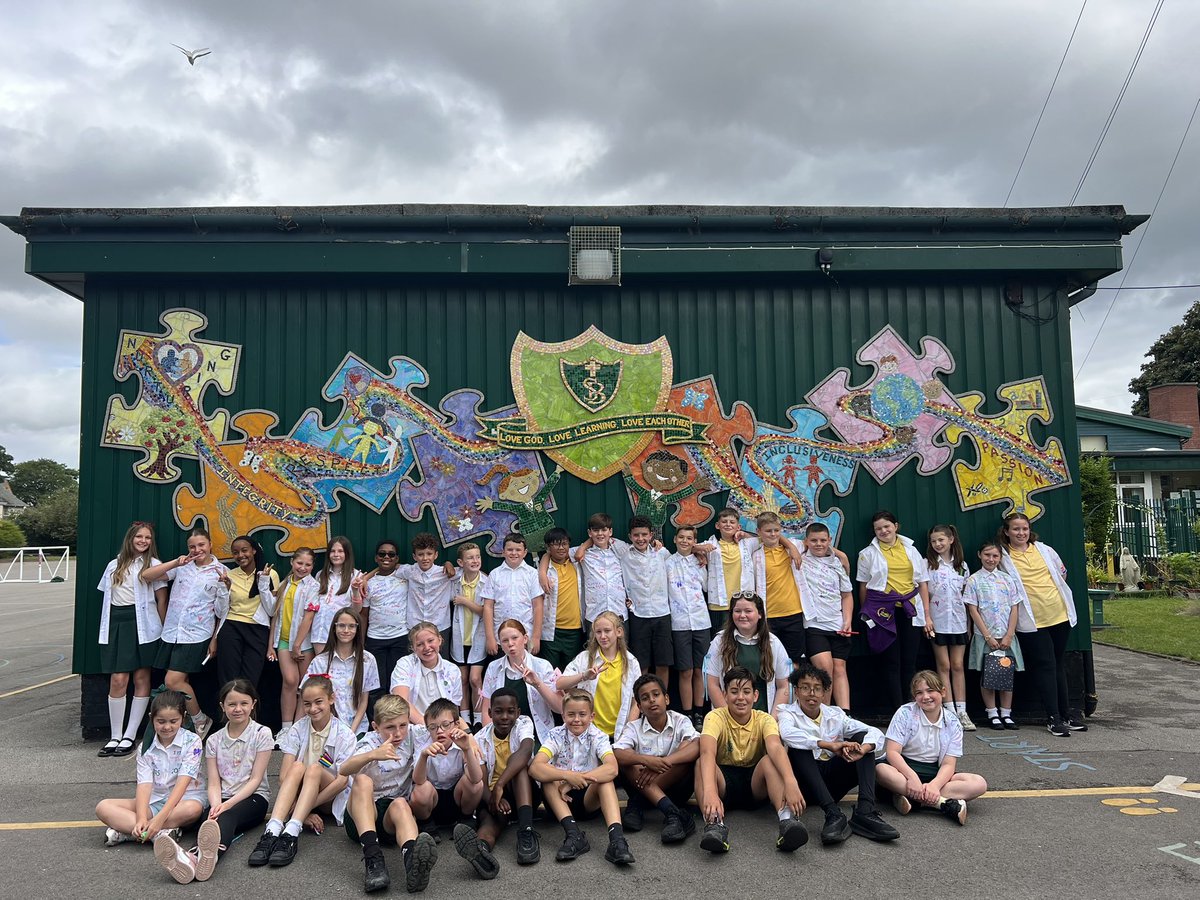 What an amazing year it’s been for our UKS2 pupils! We are so proud of everything they’ve achieved and so grateful to our families for their continued support. 
Thank you for making this year so special. What a team! 👏🏻💚💛