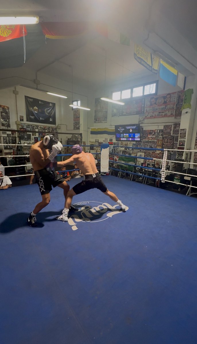 DarrenEldo's tweet photo. More Top class rounds banked for my champ @HarveyEldo out in Tenerife with unbeaten super lightweight Braian Ramirez silva πππ₯
Works getting g done for next fight @CarlGreavesPro ππ
#Boxinglifestyle https://t.co/SADv1Y13qb