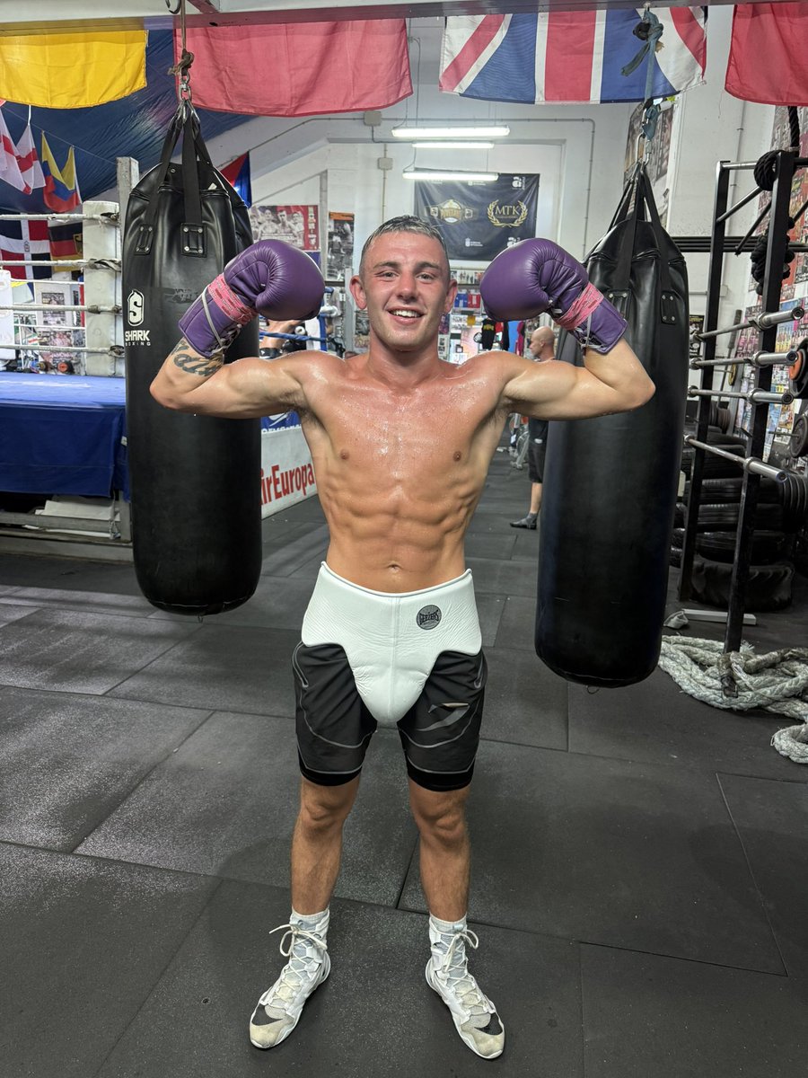 DarrenEldo's tweet photo. More Top class rounds banked for my champ @HarveyEldo out in Tenerife with unbeaten super lightweight Braian Ramirez silva πππ₯
Works getting g done for next fight @CarlGreavesPro ππ
#Boxinglifestyle https://t.co/SADv1Y13qb