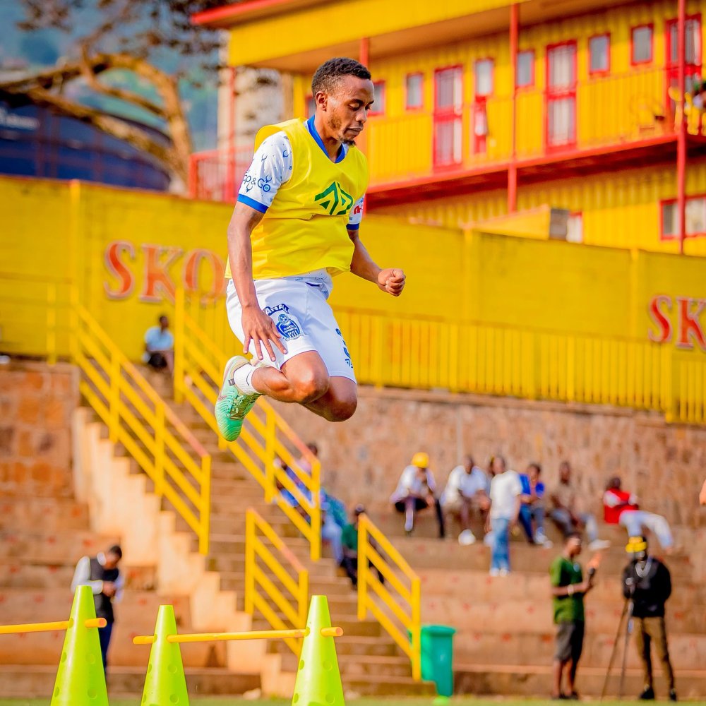 Uyu munsi, Rayon sports yasinyishije myugariro Emery #Bayisenge, yongerera amasezerano Niyonzima Olivier #Sefu. 
Harakurikiraho Amissi #Cédric wayiherukagamo muri 2014 na Rutanga Eric wayiherukagamo muri 2021, bombi bari mu igerageza muri iyi kipe ikundwa kurusha izindi mu Rwanda