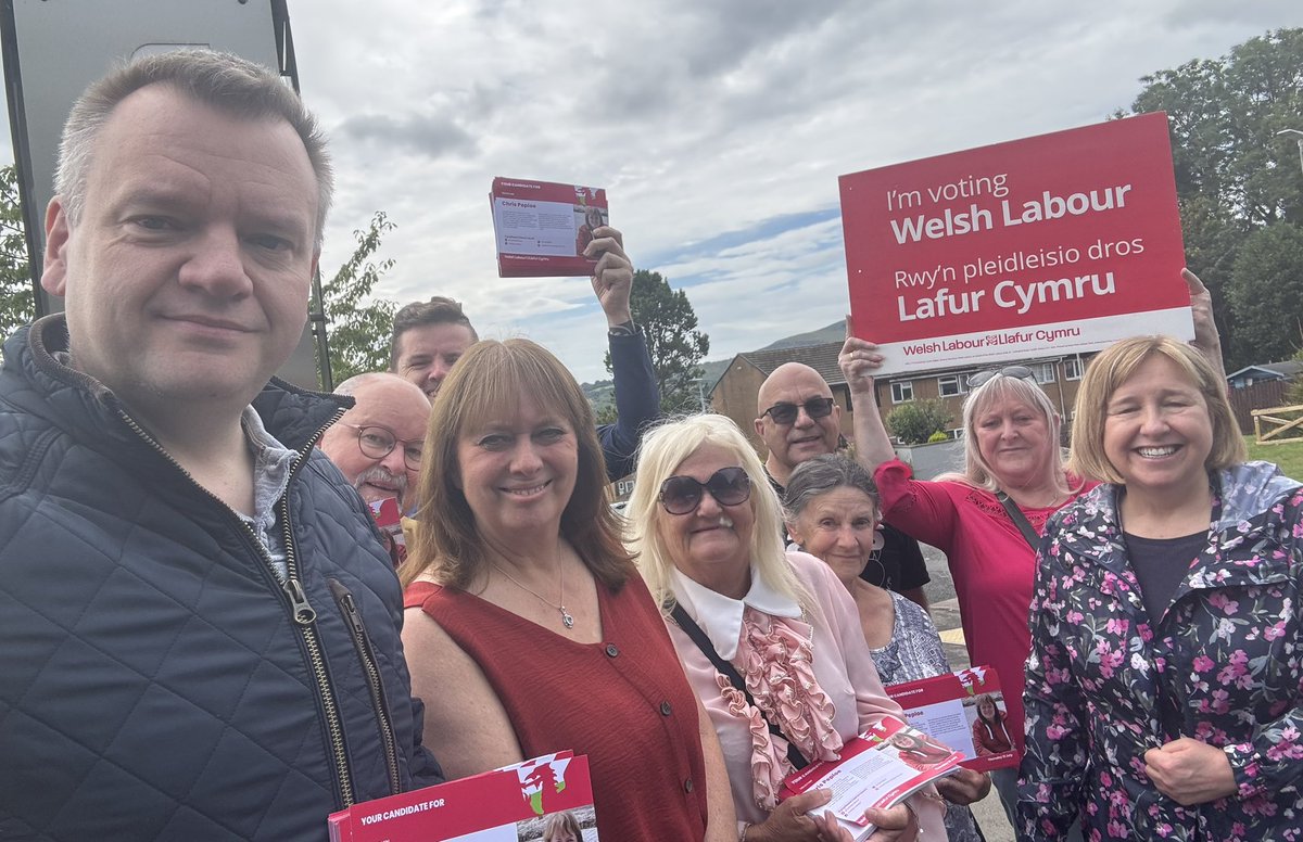 NickTorfaen's tweet image. With @lynne_neagle & @PantegAnthony campaigning for Chris Peploe, @WelshLabour candidate for the Pontypool Community Council by-election in Trevethin on 31 July.
Chris has a record of getting stuck in to deliver for the community-I’ve no doubt she’d do the same for Trevethin.