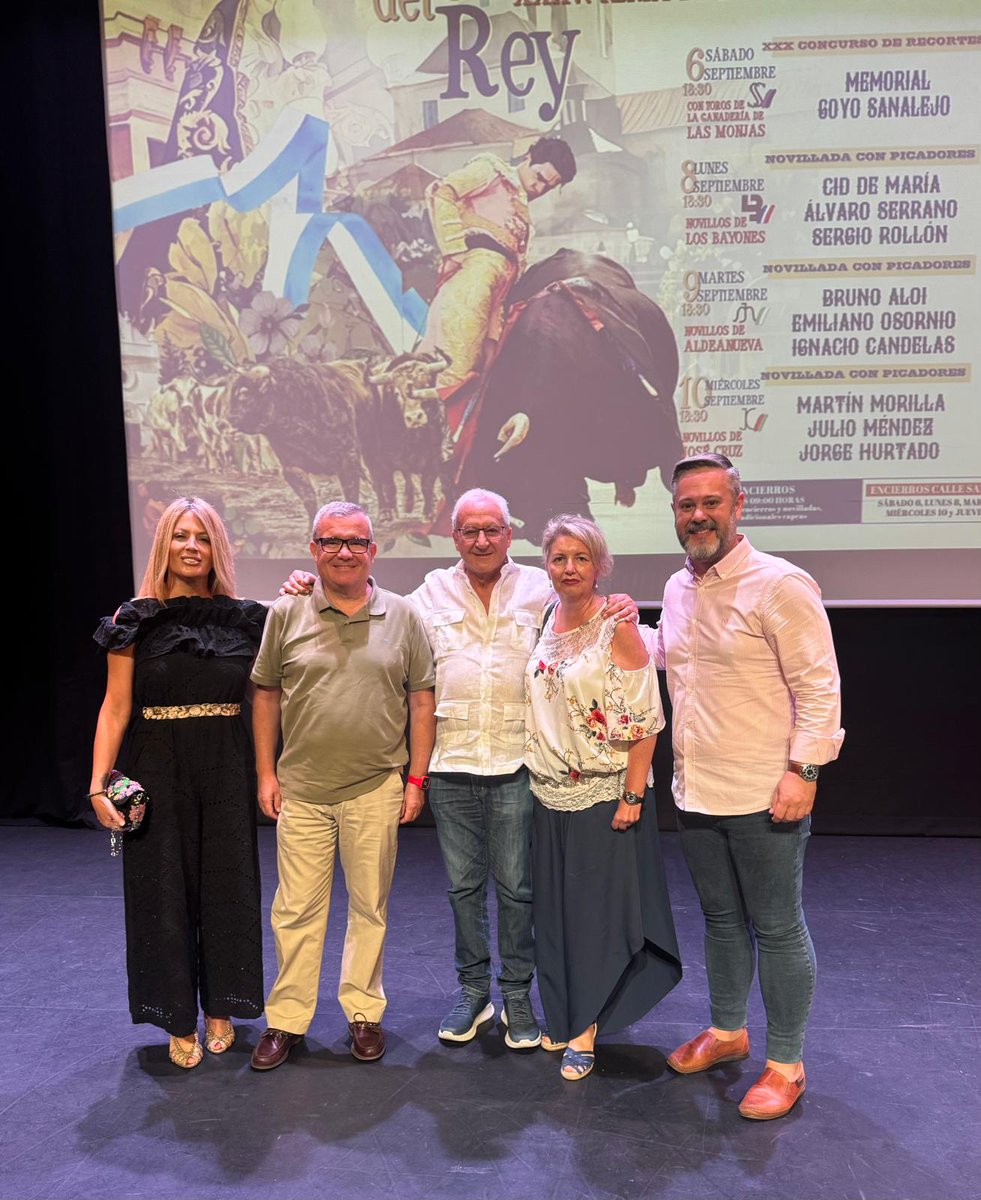 Merecidísimo el homenaje recibido por Jesús Cañete en la presentación de los carteles de la XXXVI Feria de Novilladas, por toda una vida dedicada a la Fiesta de Arganda.
Me sumo sinceramente al homenaje por lo mucho que yo personalmente tengo que agradecerle: ocho años de ayuda