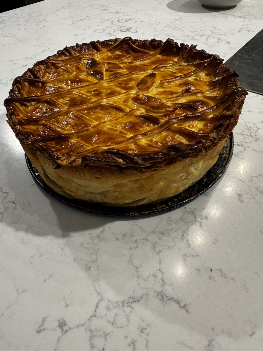 snap2cook's tweet image. Nothing like homemade Chicken, Ham &amp;amp; Leek pies in winter 😋