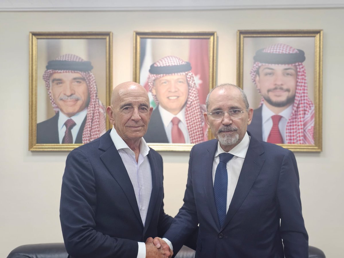 USAMBTurkiye's tweet image. Grateful for the partnership of FM @AymanHsafadi today as we operationalize the ceasefire in Suwayda. The Hashemite Kingdom of Jordan plays a critical leadership role in the region, and we are making positive steps to support a unified, stable Syria at peace with its neighbors,…