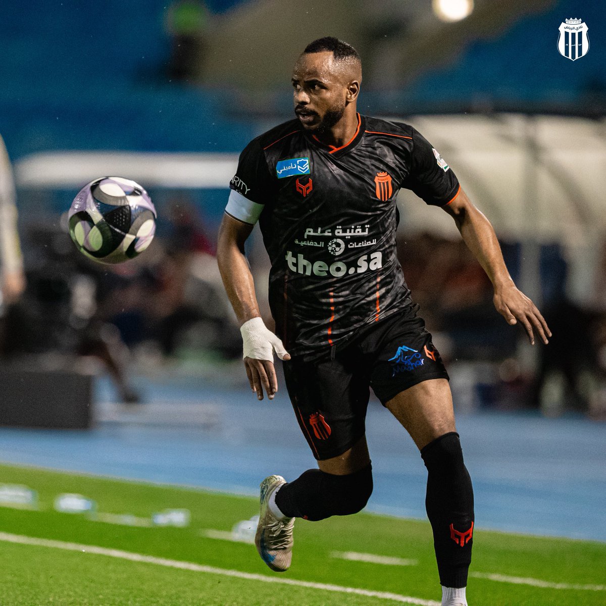 يفاوض #الشباب ظهير نادي الرياض الكابتن عبدالإله الخيبري ويتدخل الاهلي بملياراته الثلاثة ويوقع مع اللاعب وسط صمت من كافة اللجان: 
الرقابة المالية
الاستدامة 
الاستقطاب
وغيرها من اللجان التي تمر علينا أسمائها ولا نعرف فائدتها 

الاهلي الذي يشتري كل سنة ظهير أيسر:
اليوسكي 
بالعبيد